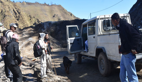 लुलाङ-गुर्जा सडकमा बेलिब्रिज निर्माणका लागि दस लाख सहयोग