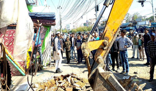 अतिक्रमित घरटहरा हटाउन सुरु