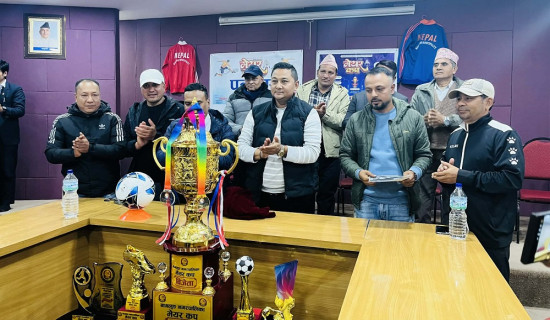 तेस्रो संस्करणको ‘मेयर कप’ फुटबलको ट्रफी अनावरण