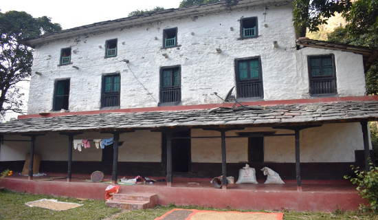 तीन सय वर्ष पुरानो मौलिक घरको संरक्षण