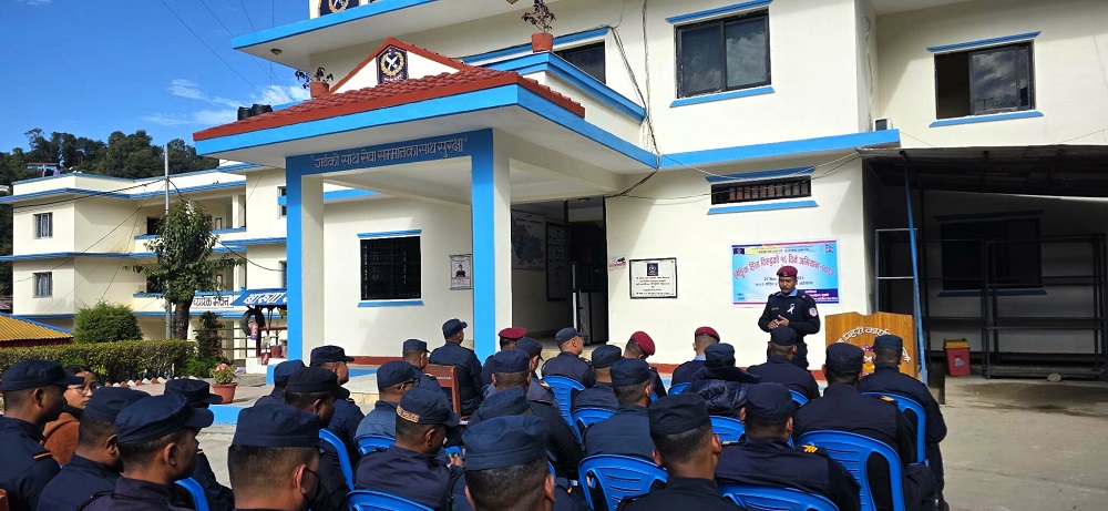 गुल्मी प्रहरीले लैङ्गिक हिंसाविरुद्ध प्रहरीलाईनै सचेत बनाउँदै