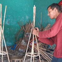 बेतबाँसका सामग्री बेचेर मासिक ७० हजार आम्दानी गर्दै बाधुराम