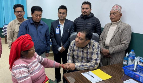 विशेषज्ञ स्वास्थ्य शिविरमा तीन सय बढीलाई सेवा