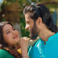 विद्यार्थीलाई पोशाक वितरण