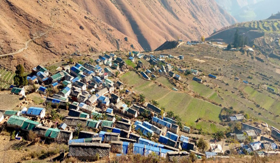 विकास गाउँ पुगेसँगै फेरियो धिमवासीको जीवनशैली