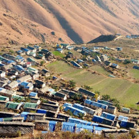 विद्यार्थीलाई पोशाक वितरण