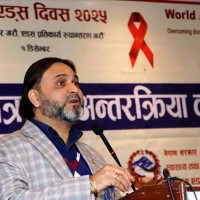 जीर्ण काठेपुलमाथि गाडी गुडाउँदा दुर्घटनाको डर