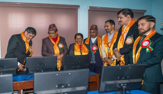 विद्यालयलाई कम्प्युटर प्रयोगशाला हस्तान्तण