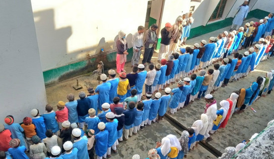 रुरु र छत्रकोटका घरटहरा हटाउँदै स्थानीय