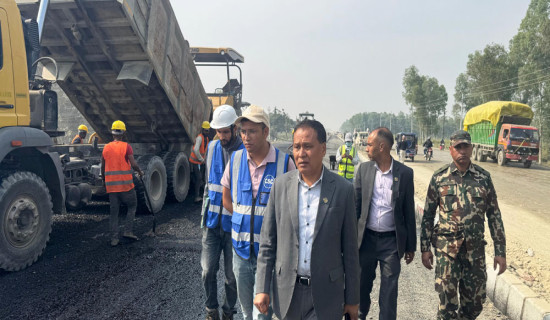 ऊर्जामन्त्री घिसिङद्वारा निर्माणाधीन पूर्व-पश्चिम एशियन राजमार्गको निरीक्षण