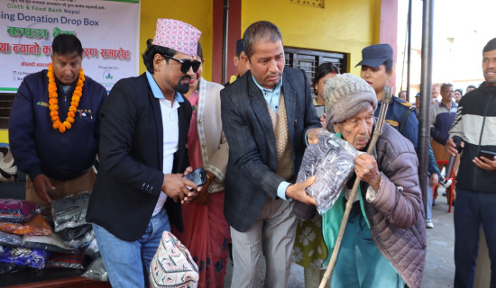 ज्येष्ठ नागरिक र अपाङ्गता भएकालाई न्यानो कपडा