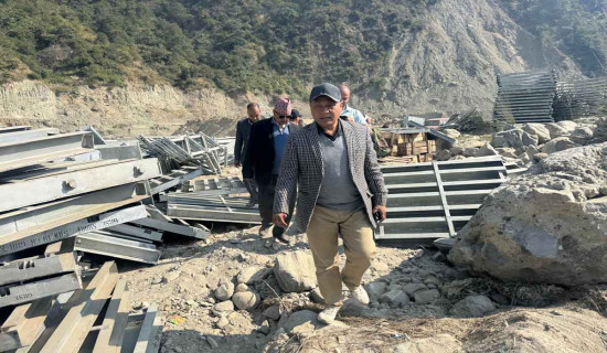 सिन्धुली र रामछाप जोड्ने खैरेनीघाटमा बेली ब्रिज जडान हुँदै