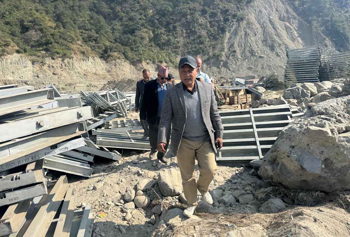 सिन्धुली र रामछाप जोड्ने खैरेनीघाटमा बेली ब्रिज जडान हुँदै