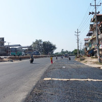 नारायणगढ-बुटवल सडक विस्तार : सर्भिस लेनको काम हुँदै