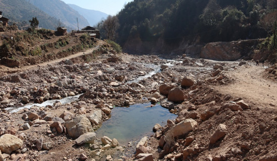 भूजीखोलाका बाढीपीडित अझै राहतकै पर्खाइमा