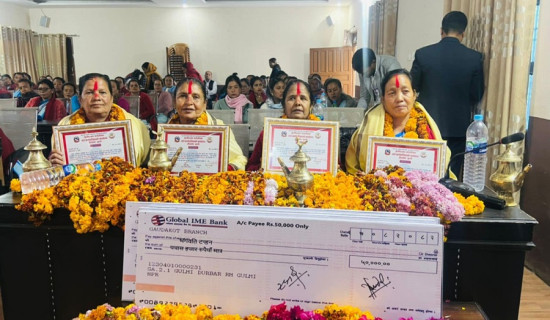 नगदसहित स्वयंसेविकको बिदाई