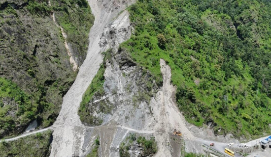 फापरखेतको पहिरोको विकल्पमा बेलिब्रिज बनाउने योजना अन्यौलमा