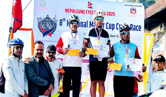 आठौँ राष्ट्रिय मेयर कप साइकल दौडको उपाधि काभ्रेका खरेललाई