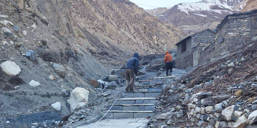 फू गाउँको गोरेटो बाटो स्तरोन्नति