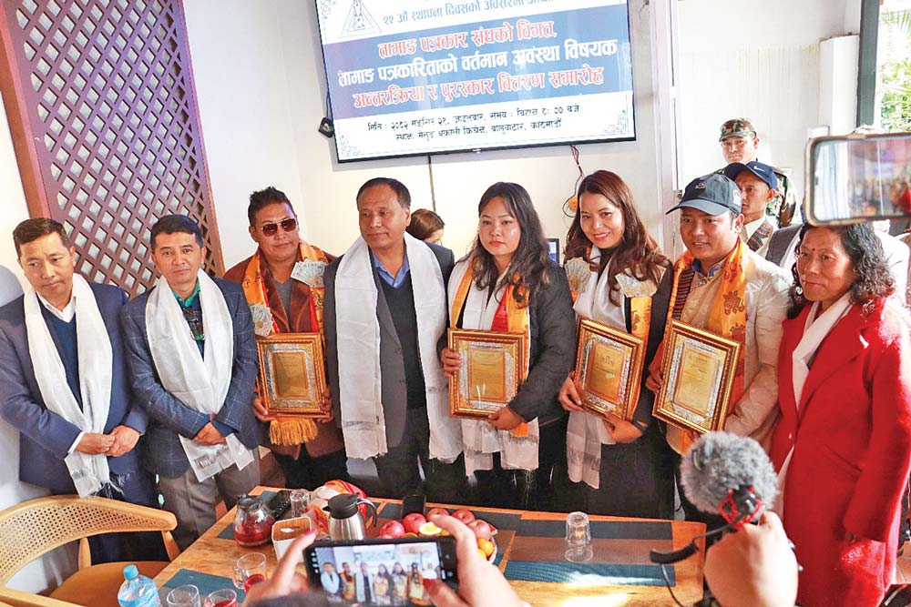 सञ्चार र नाट्यकर्मी पुरस्कृत