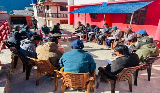 स्काभेटर चालकको करेन्ट लागेर मृत्यु : क्षतिपूर्तिको माग गर्दै सडक अवरुद्ध