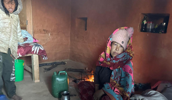 ‘बर्थिङ सेन्टर’ त छ टाढा छ, गर्भवतीलाई ‘स्ट्रेचर’मा लैजानुपर्छ, बोक्ने पुरुष पाइन्न