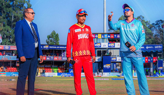 एनपिएल : एलिमिनेटरमा काठमान्डु टस जितेर ब्याटिङ गर्दै