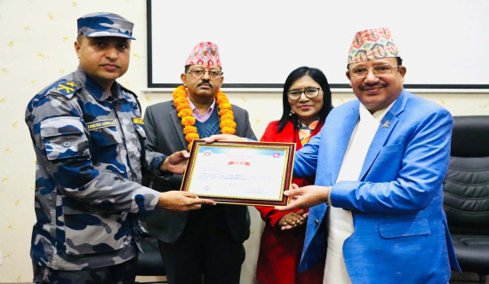 निर्वाचन आयोगद्वारा सशस्त्रको गुल्म सम्मानित