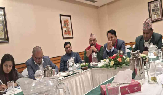 कविता लेखन प्रतियोगिताका विजयी विद्यार्थी पुरस्कृत