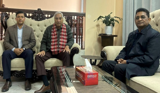 ११ औं महाधिवेशनको निम्तो दिन एमाले नेताहरू घरदैलोमा