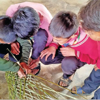 पढ्दै कमाउँदै अभियानमा विद्यार्थी