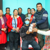 अमेरिकामा जन्मियो खैरो जिराफ