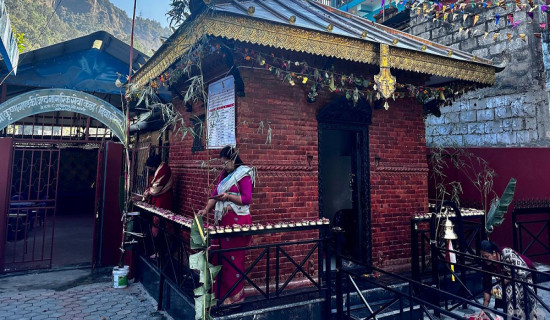 एक सय वर्ष पुरानो बेनीको गणेश मन्दिरमा पित्तलको छानो राखेर पुनर्निर्माण