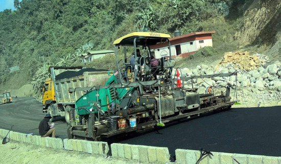 मुग्लिन पोखरा सडक : पश्चिम खण्डको मौरीओडारमा कालोपत्र थालियो