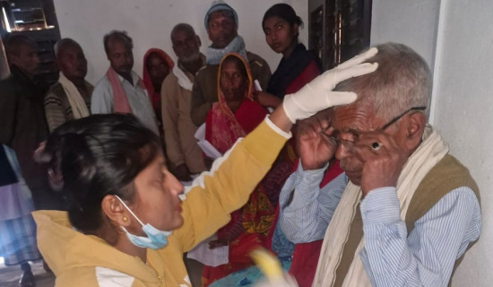 सुरुङ्गामा निःशुल्क आँखा शिविर, २४८ जानाले लिए सेवा