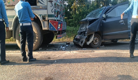 कार र ट्रक एकआपसमा ठोक्किँदा एकको मृत्यु, दुई घाइते