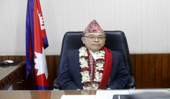 नवनियुक्त भूमिमन्त्रीद्वारा पदवहाली