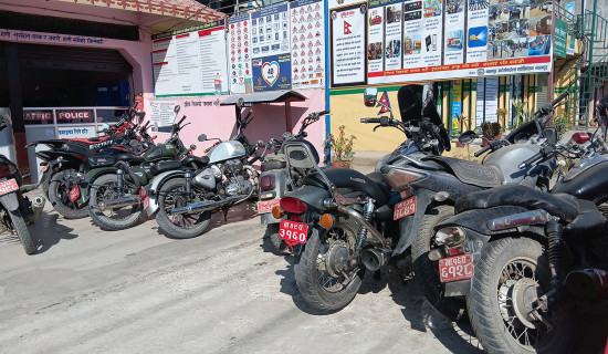 स्वरूप परिवर्तन गरेका मोटरसाइकल समात्दै प्रहरी