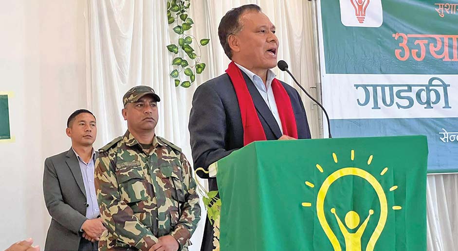 कर्मचारीतन्त्र नसुध्रिई देश बन्दैन : मन्त्री घिसिङ