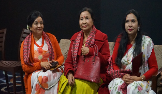 बढ्दो उमेरले अनुभवी बनाएको छः अभिनेत्री भुसाल