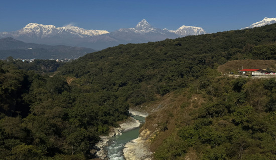 सेती नदी र अन्नपूर्ण हिमश्रृङ्खला