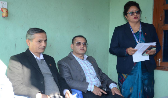 गृहमन्त्रीद्वारा जेनजी आन्दोलनमा मारिएका अमृत गुरुङको परिवारसँग भेट