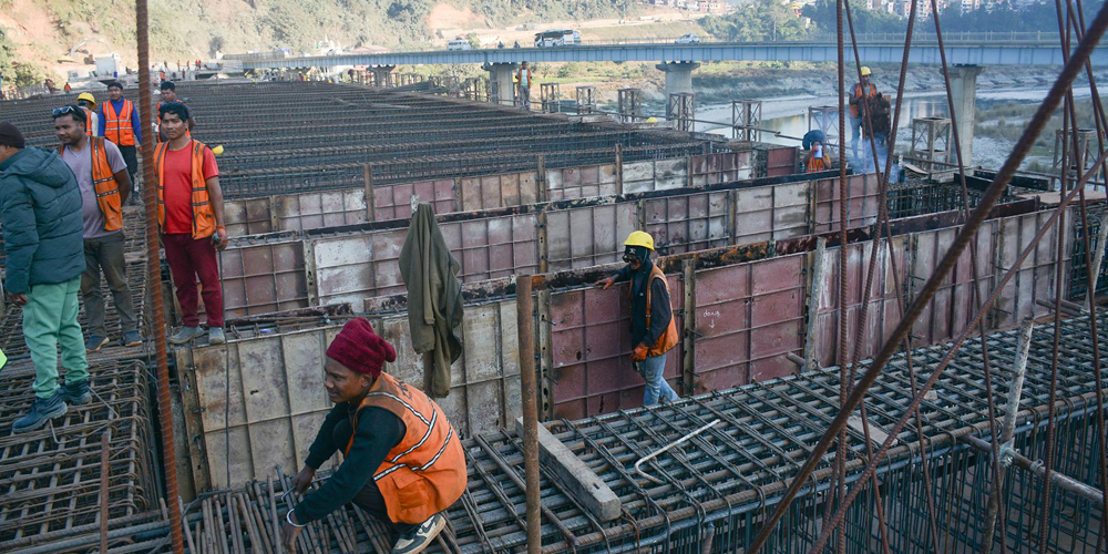 चार लेनको मादी पुल अन्तिम चरणमा