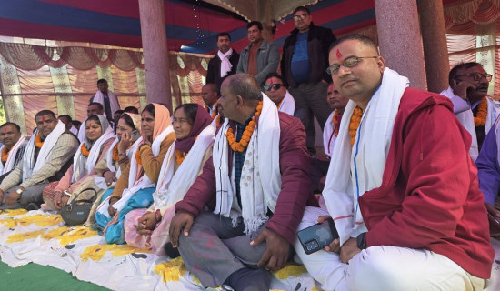 पूर्वमन्त्रीसहित जनप्रतिनिधि एवम् सथानीय नेता रिले अनसनमा सहभागी