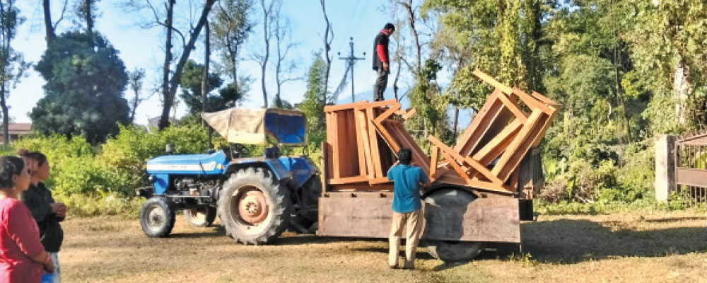 सामुदायिक वनद्वारा खाट उपलब्ध