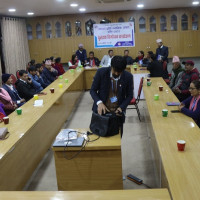 ह्वीलचेयरमा बसेरी दुई अपाङ्गता भएका युवाद्वारा बन्जी जम्प