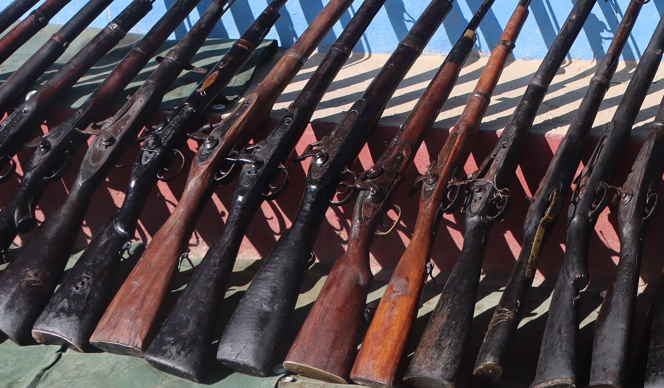 सल्यान प्रहरीद्वारा ३३ नाल अवैध भरुवा बन्दुक बरामद