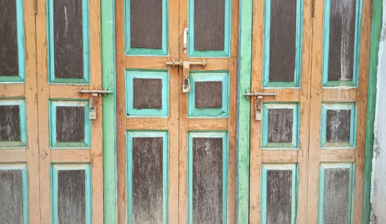 मूल ढोकामा ताल्चा मारेर जाडो छल्न बेँसी