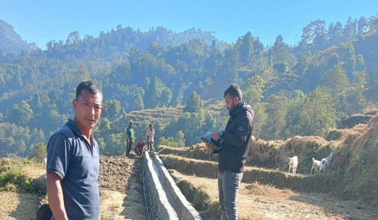 चुच्चेढुङ्गा – दारिमबोट खेतमा सिँचाइ गर्न कुलो निर्माण