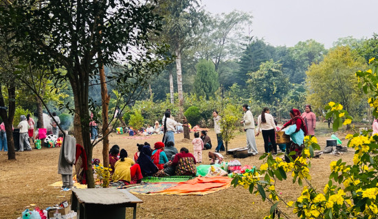 पोखरी तालमा वनभोज खान जानेको भिड (तस्बिरसहित)